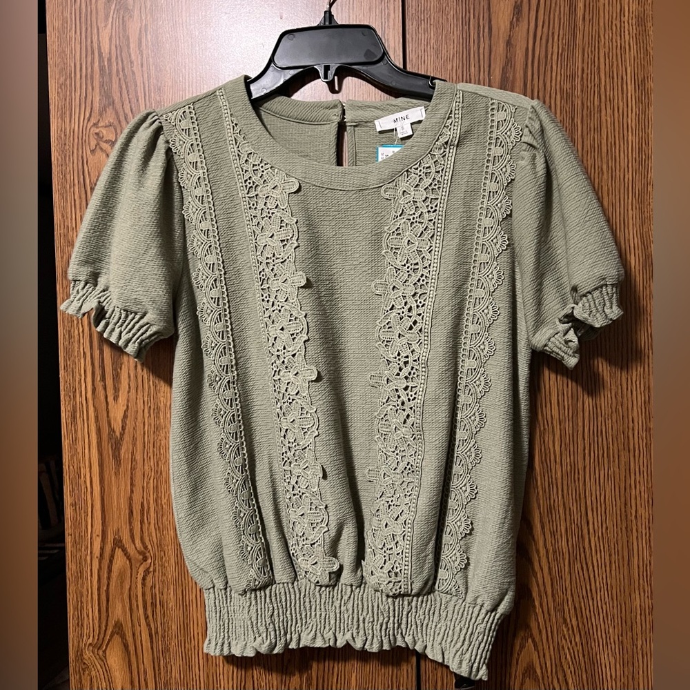 Light olive top blouse women’s size S NWT - Picture 2 of 3